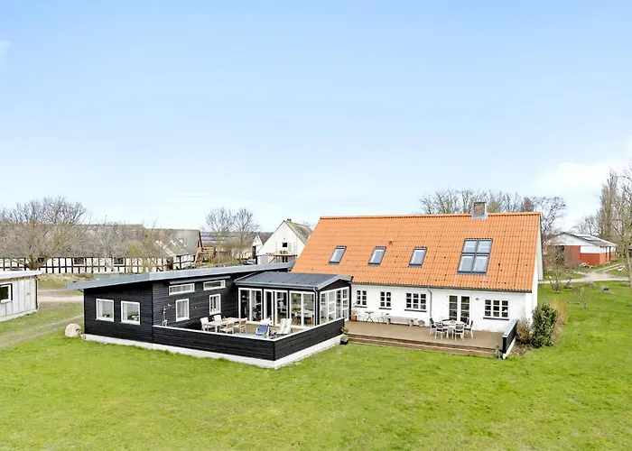 5 Bedroom Gorgeous Home In Bjorno foto