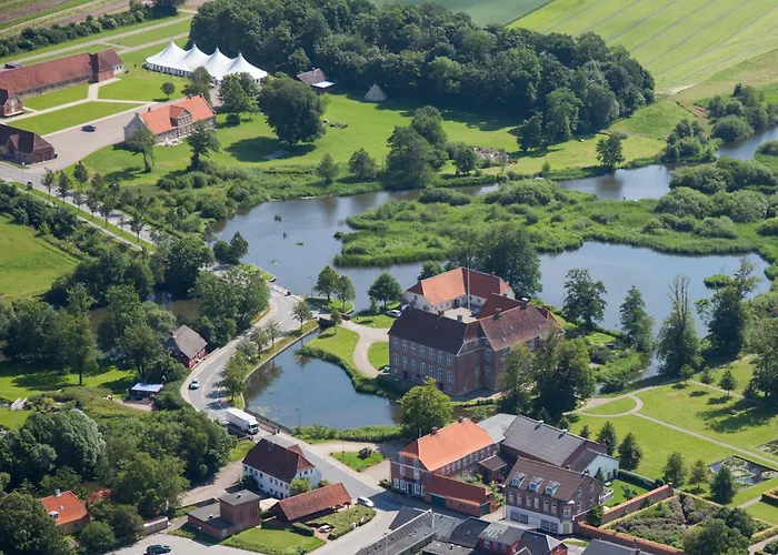 Den Gamle Kro Ved Gram Slot photo