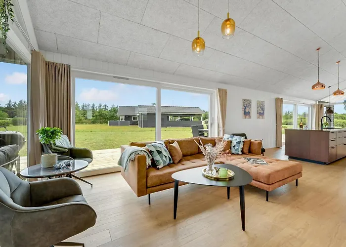 4 Bedroom Beautiful Home In Hemmet képek