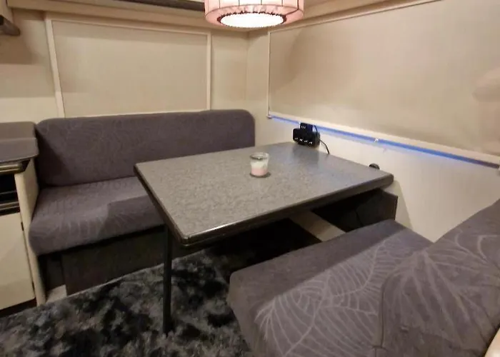 Full Service Caravan 1 阿拜路德照片