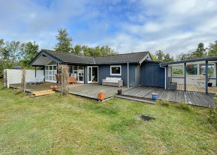 3 Bedroom Stunning Home In Rodby Bjergemark photo