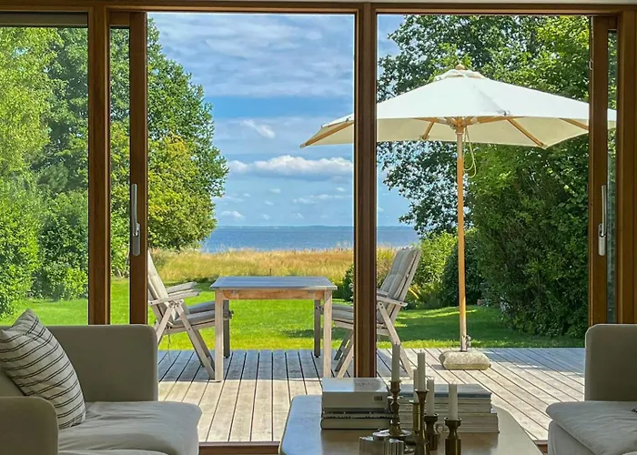 Photo de Modern Holiday Home With A View Of Ise Fjord Kisserup
