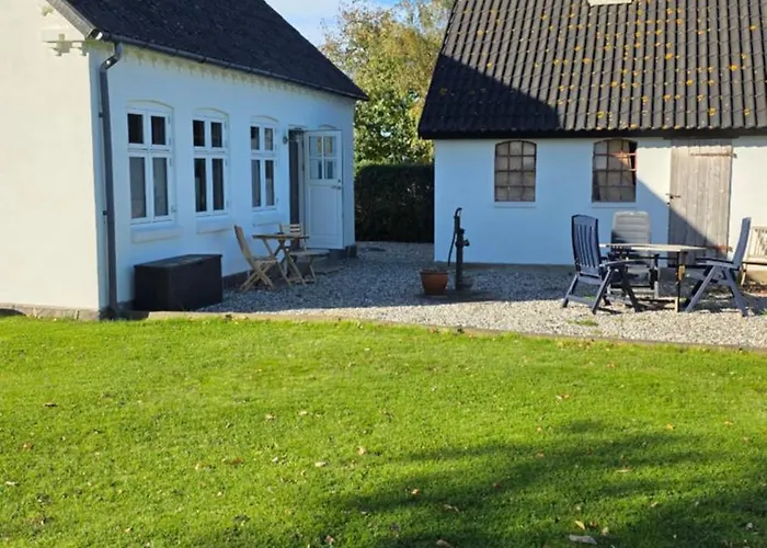 Taet Pa Skov Og Strand - Lige Ved Hesnaes Horbelev photo