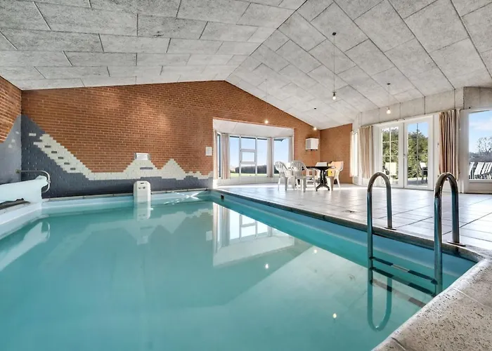 صورة Holiday Home For 12 People With Indoor Pool Avernæs